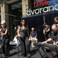 Dnevna žurka za Beograđane: "Neverne bebe" pred koncert u MTS dvorani (foto)