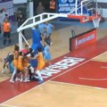 Žestoka tuča košarkašica u Turskoj, jedva su ih razdvojili (video)