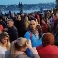 Stotine Novosađana odale poštu profesoru koji je postao simbol protesta: „Sa velikih visina posmatra dolazak bolje Srbije“…