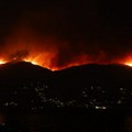 ФОТО Пожар на Крфу видљив из суседне Албаније: Пламен стигао до првих кућа у Мегулу, градоначелник: „Ситуација је…