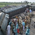 Raste broj mrtvih u Pakistanu: Voz iskočio iz šina - najmanje 30 osoba stradalo, više od 100 povređeno, mnogi putnici…