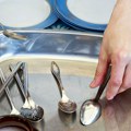 Za escajg kao nov: Očistite pribor za jelo uz nekoliko sastojaka iz kuhinje
