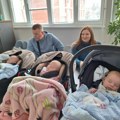 Gradska opština Medijana pomaže višečlanim porodicama i van svoje teritorije – Kolica za trojke porodici Ivezić iz Brusa