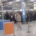 Opšti haos na aerodromima Zaglavljene hiljade putnika u Velikoj Britaniji! Problem je na "nacionalnom nivou"
