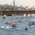 Brodovi u balu na vodi: Od Brankovog mosta do Gazele defilovalo šezdesetak šareno ukrašenih plovila (foto)