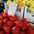 Neverovatna cena od 50 dinara: Za toliko se može kupiti paradajz na pijaci u Paraćinu (foto)
