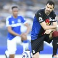 Što ste klečali - klečali ste: Englezi se našli u problemu