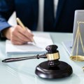 Novi zakon, nova pravila: Korak ka efikasnijem pravosuđu ili još jedan pravni eksperiment?