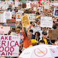 „Bez kraljeva“: Hiljade Amerikanaca na masovnim protestima protiv Trampa, senatori se pridružili maršu