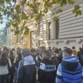Učenici Valjevske gimnazije bojkotuju nastavu u znak podrške otpuštenim protesorima