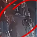 Veliko staklo srušilo se među putnike na Autobuskoj stanici u Zagrebu: Objavljen dramatičan snimak (video)