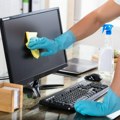 Pravite ovu grešku svaki dan: Tečnost za naočare može uništiti vaš monitor