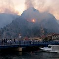 Sreća u nesreći: Iz mora kod Omiša spaseno 200 ljudi koji su pokušali da pobegnu od požara