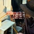 Ana Nikolić posetila grob Marine Tucaković: Pevačica joj zapalila sveću, emotivan gest na godišnjicu smrti