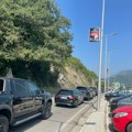 Pakao na granici s Hrvatskom: Kilometarska kolona automobila od graničnog prelaza Debeli brijeg protegla se čak do Igala