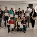 Прво место за крагујевачке гимназијалце на такмичењу Мост математике
