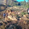 Najmanje 2.000 mrtvih u klizištu na Papui Novoj Gvineji, do sada pronađeno svega šest tela