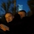 Pogledajte: Borko Stefanović se rve s policajcem tokom jutarnje akcije zauzimanja Starog savskog mosta VIDEO