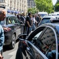 Protest taksista protiv novog sporazuma koji reguliše prevoz pacijenata