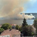 Veliki požar bukti u Njivicama kod Herceg Novog, ugrožene kuće FOTO, VIDEO