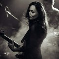 Manivi objavila novi video singl: „Tvoja devojka“ – kad nevolja pokuca na vrata