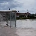 Potop u Hrvatskoj! Ulice pretvorene u jezera, voda prodrla u kuće, izdat crveni meteoalarm (video)