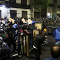 Смрт, сузавац и каменице на протестима против корупције у Перуу