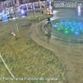 Kragujevac demantuje navode o „raspadanju“ trga: Kamere zabeležile vandalski čin (VIDEO)