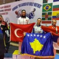 Sramota: Tekvondistkinja istakla zastavu tzv. Kosova, namerno je raširila preko srpske trobojke na podijumu