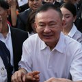 Бивши премијер Тајланда Шинаватра биће пуштен на слободу након помиловања краља