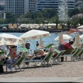 Ležaljke u Crnoj Gori 12 evra dnevno, hamburger i do 14! Letnji cenovnici izazvali podeljene reakcije: Evo svih stavki