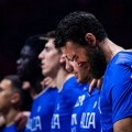 Neverovatne emocije: Prekinuta utakmica Slovenije i Italije, svi ušli na teren da se oproste od legende