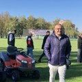 Fudbalski savez Srbije donirao opremu za održavanje terena osam fudbalskih klubova u Sremskoj Mitrovici