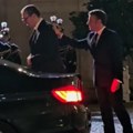 Do skorog viđenja u Beogradu Ovako je Makron ispratio Vučića iz Jelisejske palate (video)