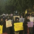 „Država stalno izbacuje parole poput ‘rađaj, ne odgađaj’, a ne zna da zaštiti ženu“: Održan protest…