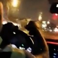 Vožnja iz pakla Auto udario vozilo ubera, vozač krenuo da ga juri kao pomahnitao, ali to nije ono najgore! (video)