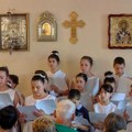 Upriličen vidovdanski koncert Dečjeg crkvenog hora u Titelu Zvuci duhovne muzike odzvanjali Svetosavskim domom