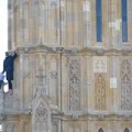 Čovek sa palestinskom zastavom popeo se na Big Ben u Londonu, intervenisala hitna služba