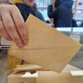 Ispred Doma vojske danas od 20 sati prikupljanje potpisa za raspisivanje vanrednih parlamentarnih izbora