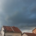 Smračilo se u Beogradu: Počeo pljusak u ovim delovima grada! Rhmz izdao najnovije upozorenje: Evo u kom pravcu se sada pomera…