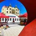 Počela Roštiljijada u Leskovcu, pljeskavice po 400 dinara već se prodaju