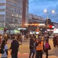 Protesti u Novom Sadu, Kraljevu i Beogradu: Blokirana raskrsnica kod Merkatora, okupljanje ispred tok
