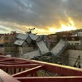 Jak vetar obarao dizalice i odnosio krovove nadomak Pariza, jedna osoba poginula (VIDEO)