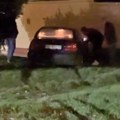(Video) Pijani vozač izazvao haos u Kovinu pokosio parkirana vozila i zaustavio se kod zida kuće
