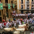 Druga trka s bikovima na festivalu San Fermin protekla iznenađujuće mirno: Samo troje ljudi lakše povređeno