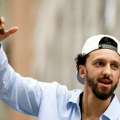 Potpisao ugovor od 24 miliona dolara, pa otišao da radi na US Openu! Svet bruji o potezu NBA šampiona - kakav car!
