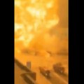 (Foto, video): Vatra je krenula da se širi nakon eksplozije, a onda je buknula ogromna pečurka plamena: Jezive scene iz…
