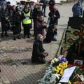 Četrdeset dana od smrti Alekseja Navaljnog: Majka Ljudmila položila cveće na grob ruskog opozicionara
