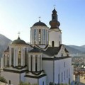 Sutra u ponoć prva vaskršnja liturgija u hramu Svete Trojice u Mostaru, nakon rušenja