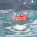 Brodolomnik iz Srbije spasen u Grčkoj: Snimci dramatične akcije u ekstremnim vremenskim uslovima